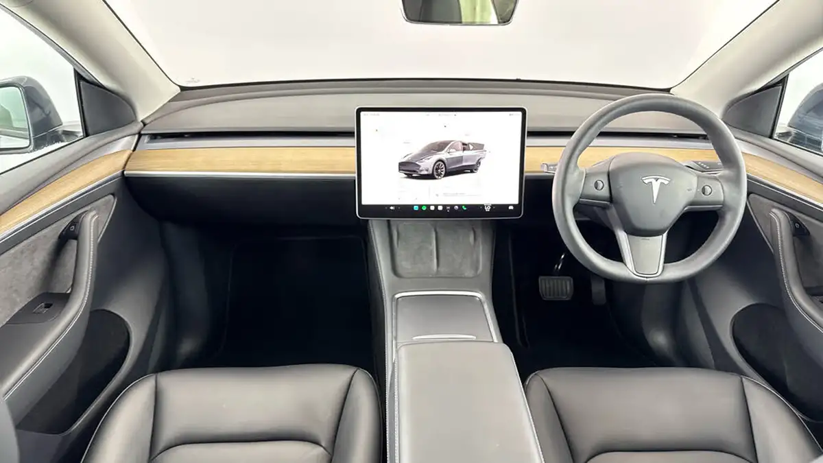 2022-tesla-model-y-e-long-range-big-10