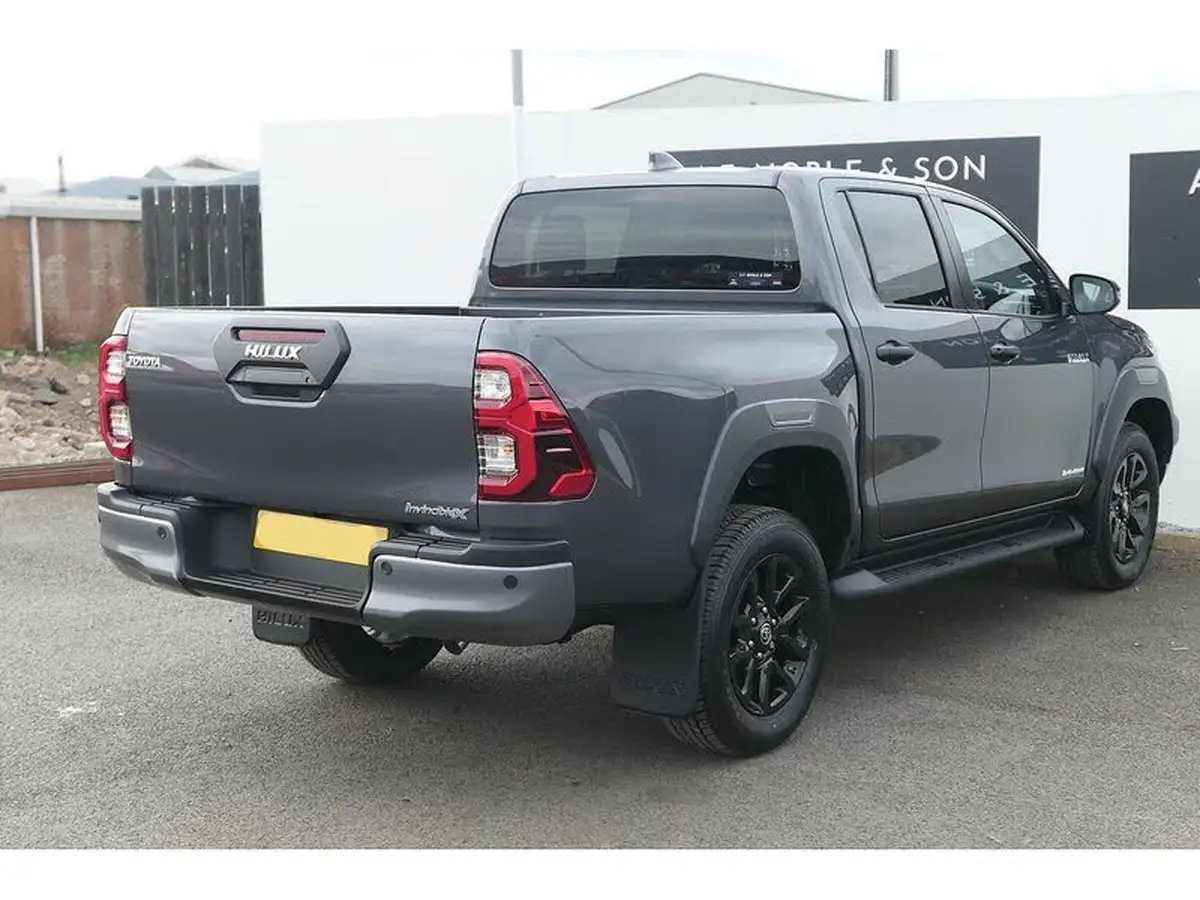 2025-isuzu-d-max-19td-v-cross-big-8