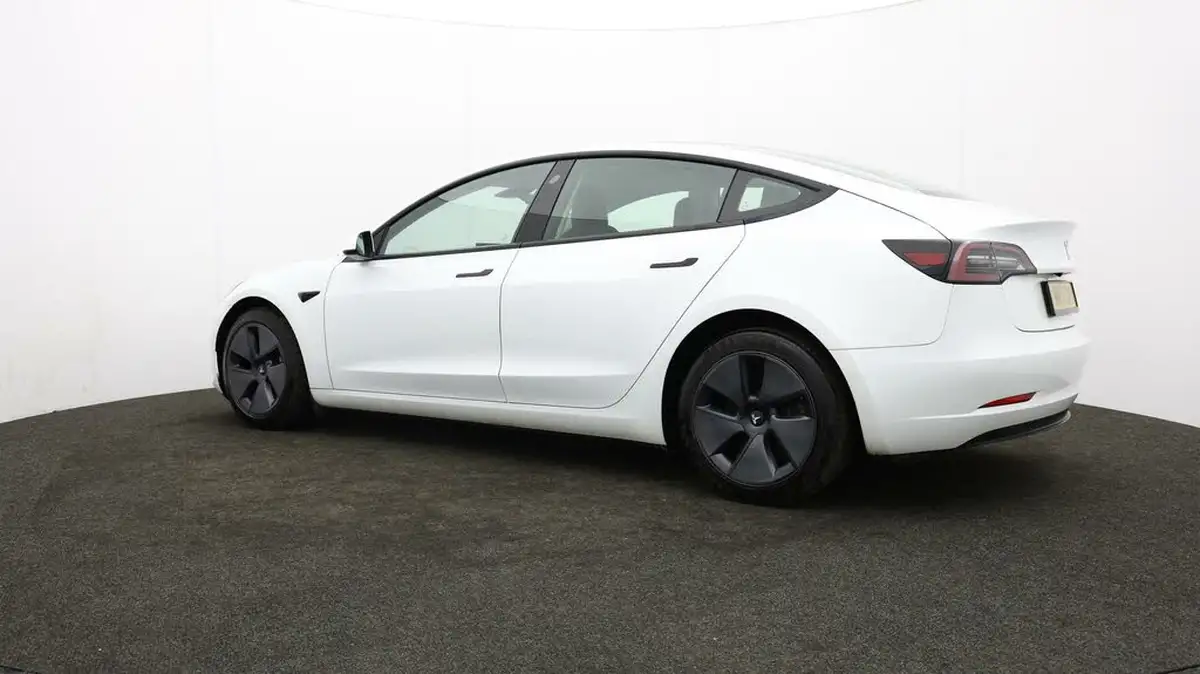 2022-tesla-model-3-e-long-range-big-67