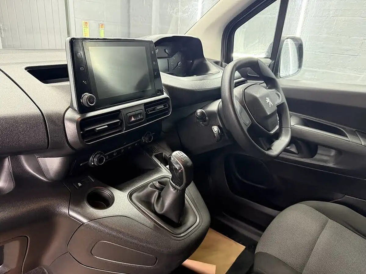 2019-peugeot-partner-15-bluehdi-1000-professional-100ps-eu6dt-panel-big-38