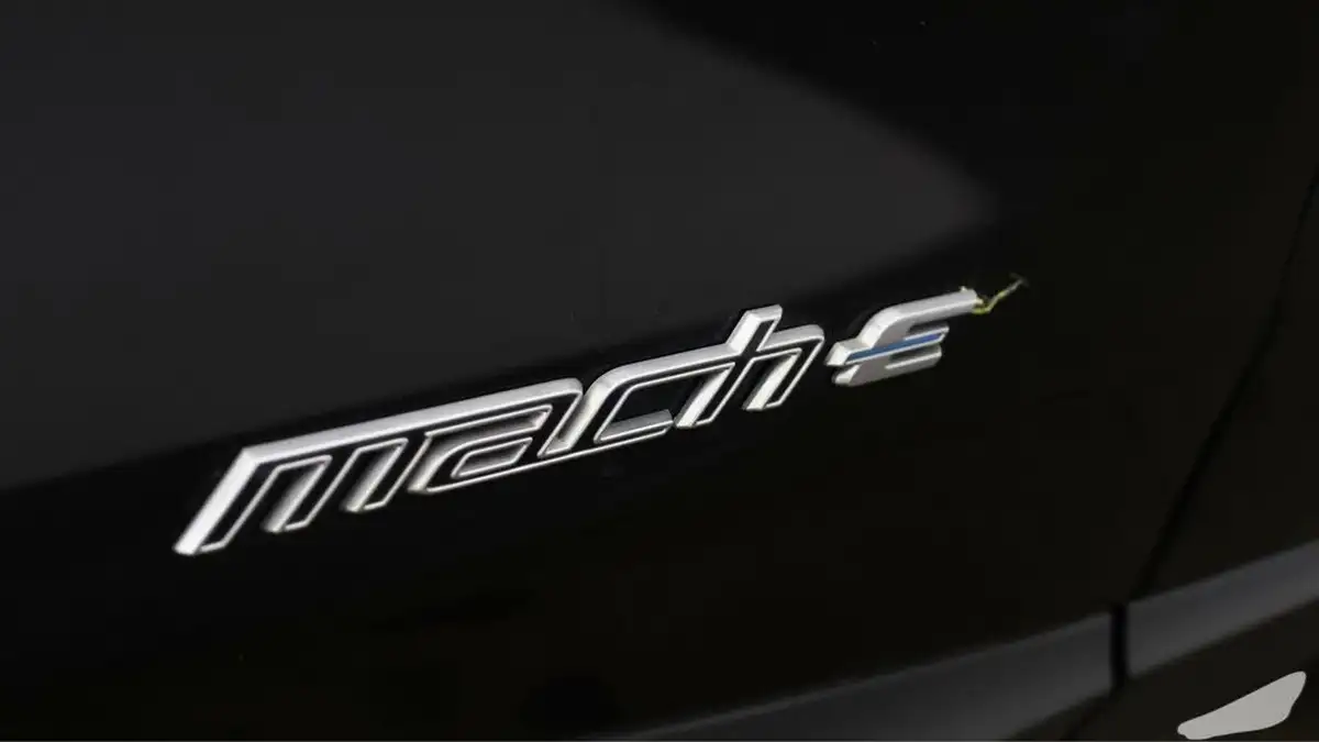2022-ford-mustang-mach-e-e-standard-range-big-20