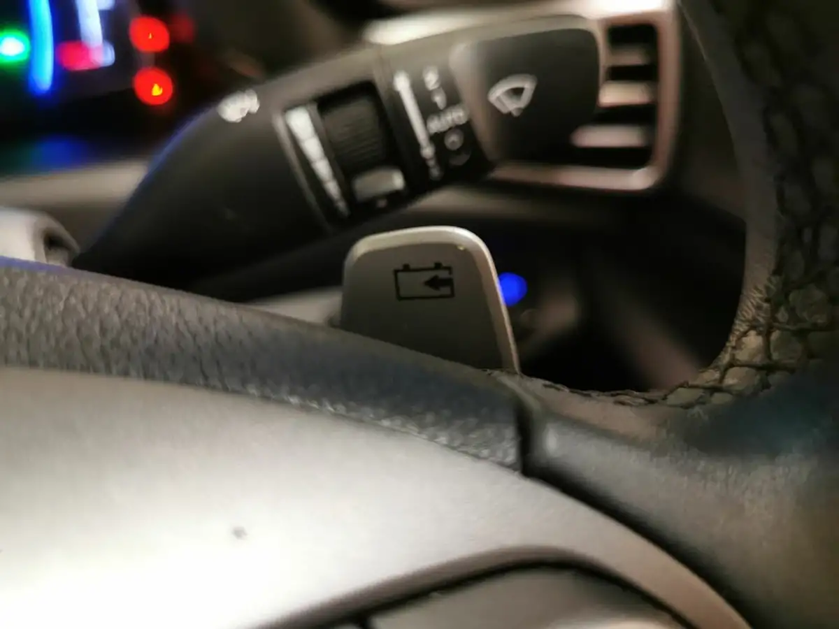 2022-hyundai-ioniq-e-premium-electric-big-19