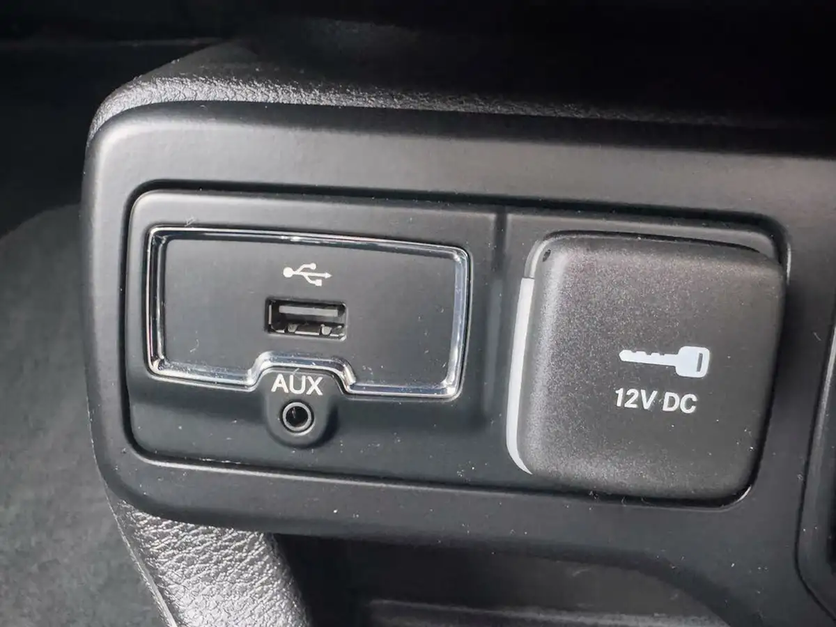 2023-jeep-renegade-15-limited-big-30