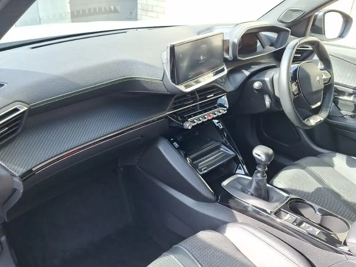 2021-peugeot-2008-suv-12-puretech-gt-big-4