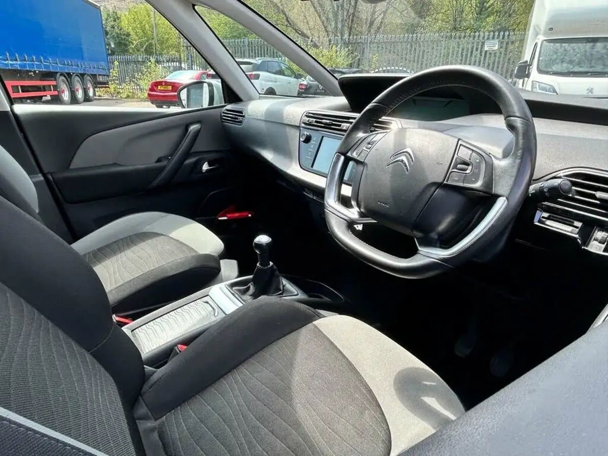 2015-citroen-c4-picasso-16hdi-vtr-big-5