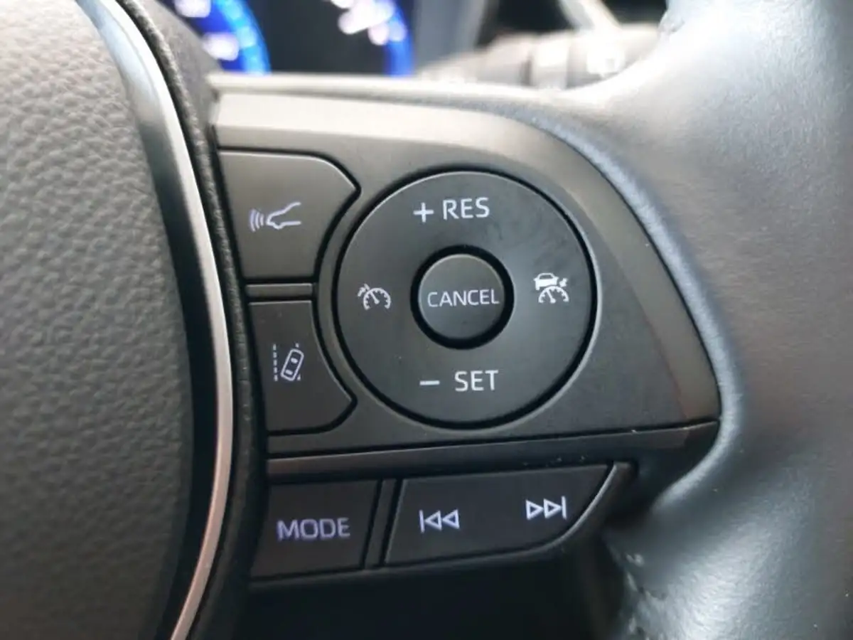 2021-toyota-corolla-18-vvt-i-icon-tech-trk-hatchback-5d-big-14