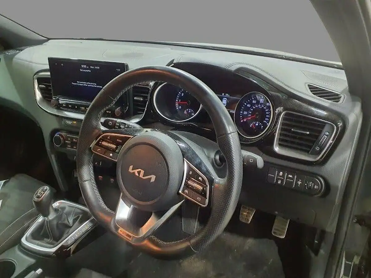 2022-kia-ceed-15-t-gdi-gt-line-big-4