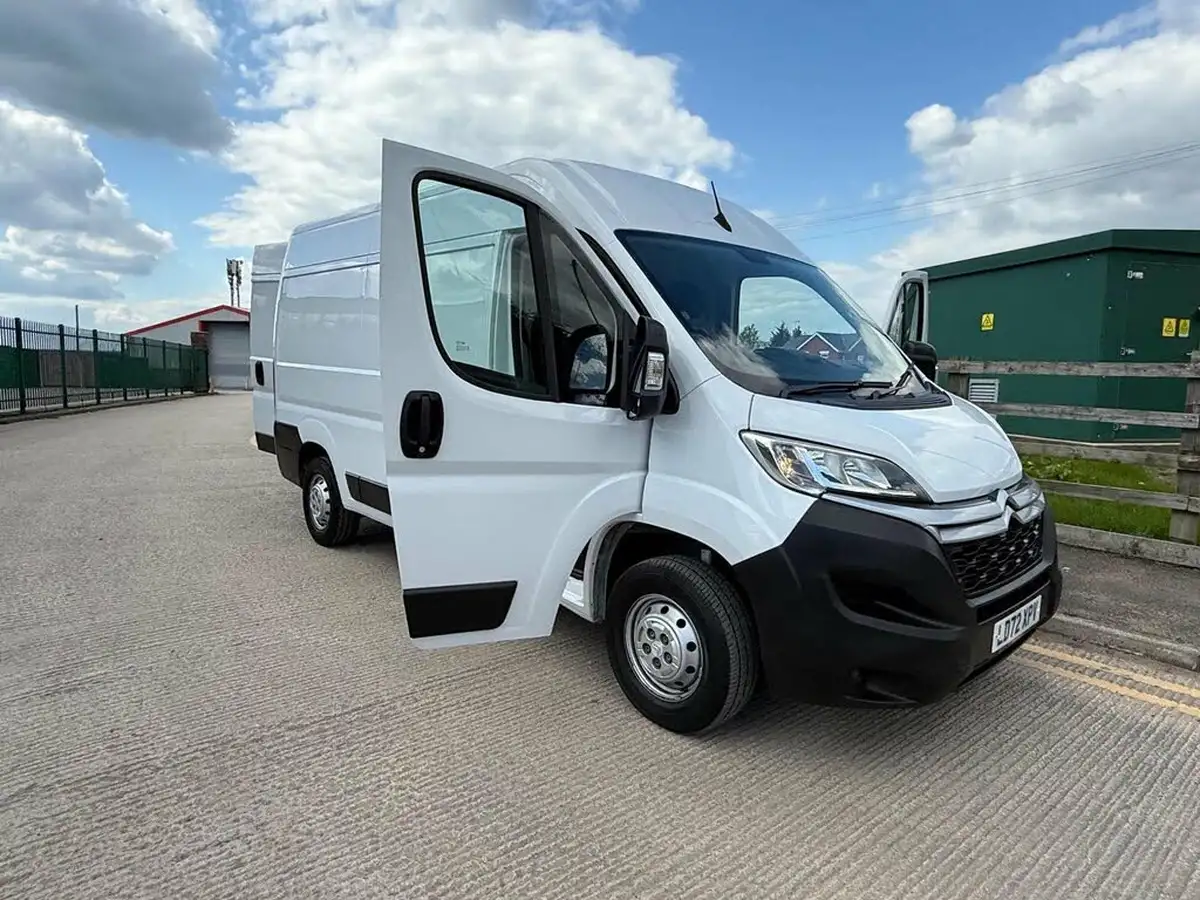 2022-citroen-relay-22bluehdi-35-l2h2-enterprise-big-18
