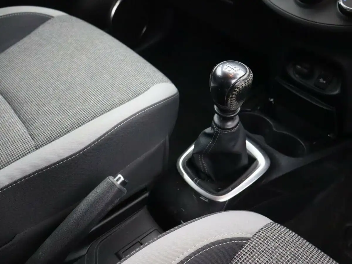2020-toyota-yaris-15-vvt-i-y20-111bhp-1496cc-big-16