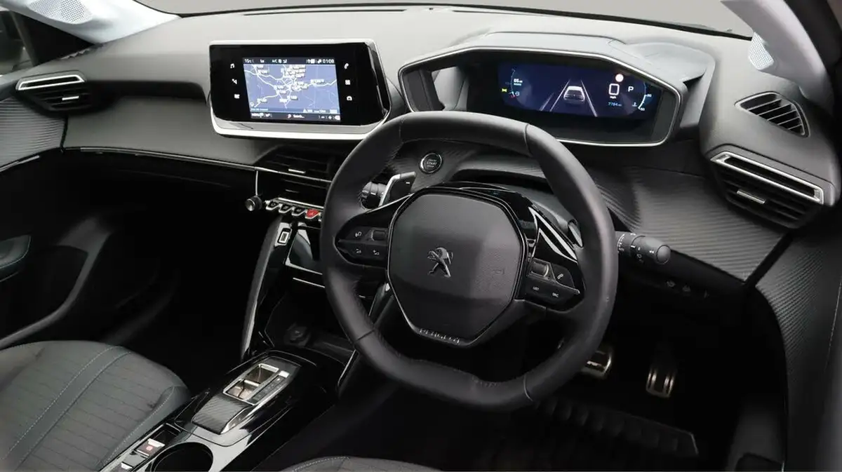 2023-peugeot-208-12-puretech-allure-premium-100ps-eat8-big-9