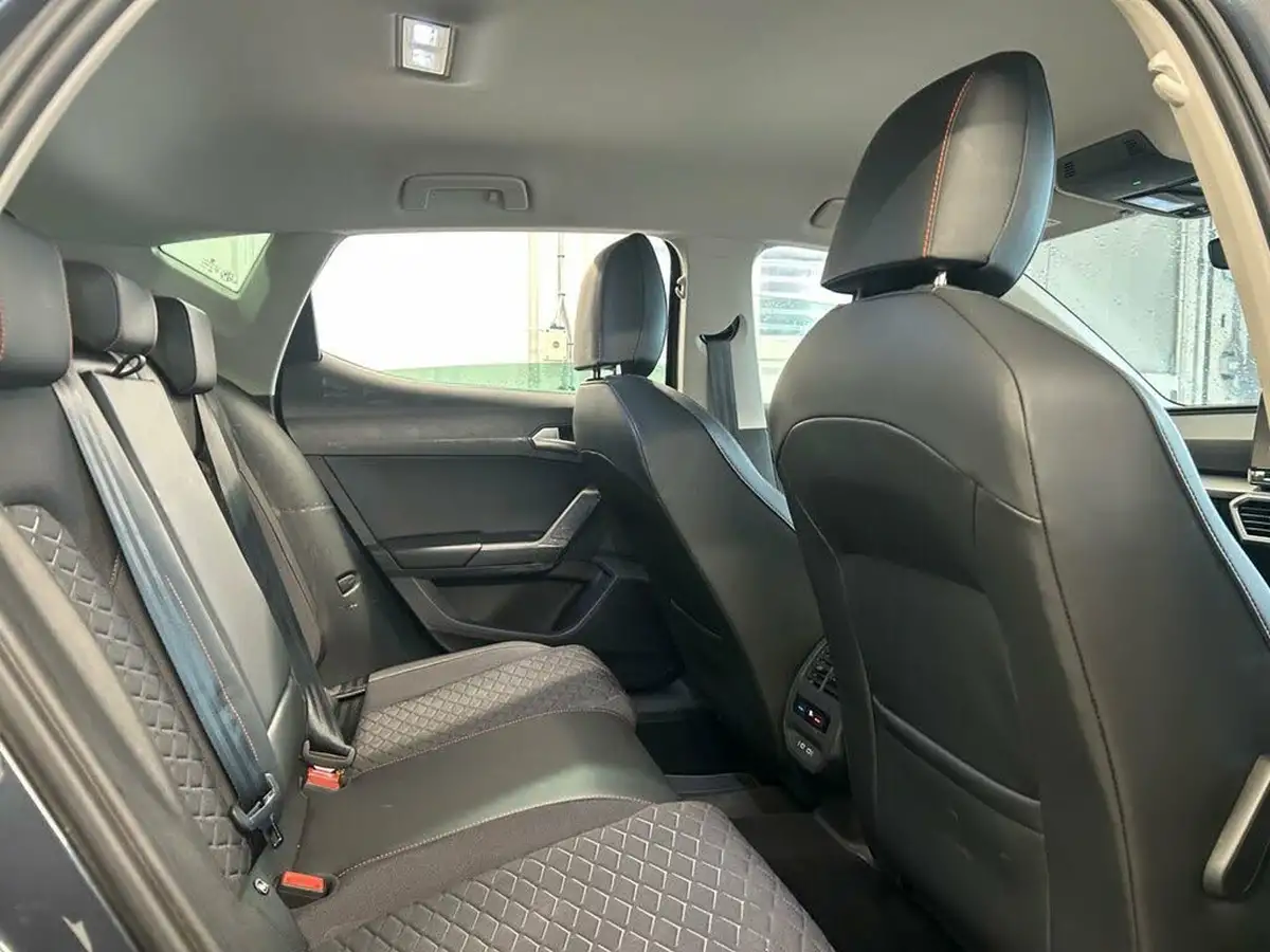 2020-seat-leon-14-e-hybrid-fr-hatchback-big-21
