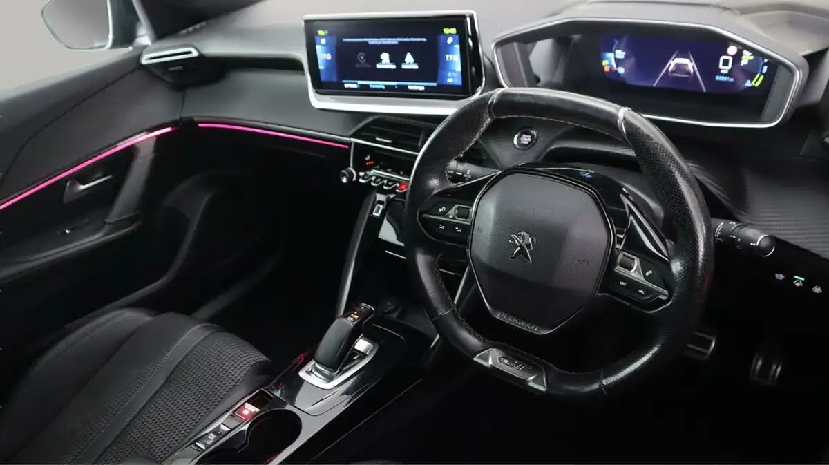 2020-peugeot-2008-suv-e-gt-big-9