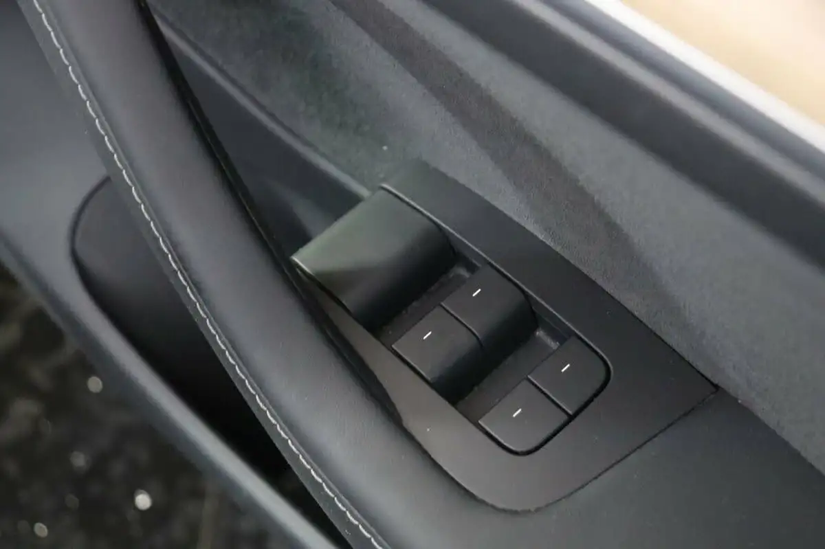 2021-tesla-model-3-e-long-range-awd-big-17