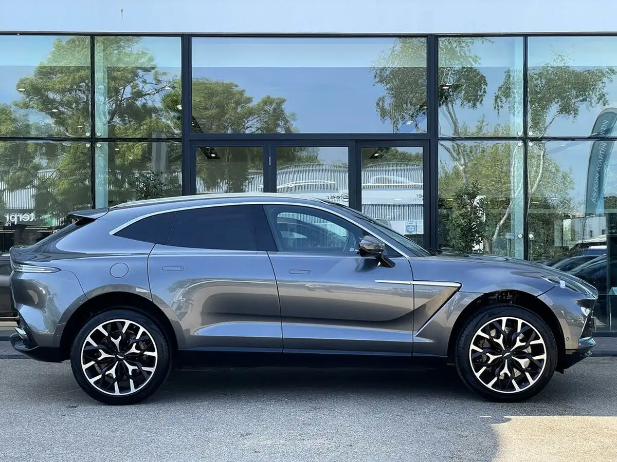 2024-aston-martin-dbx-40-v8-big-1