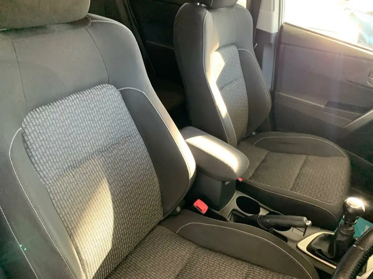 2015-toyota-auris-16-icon-plus-hatchback-big-22