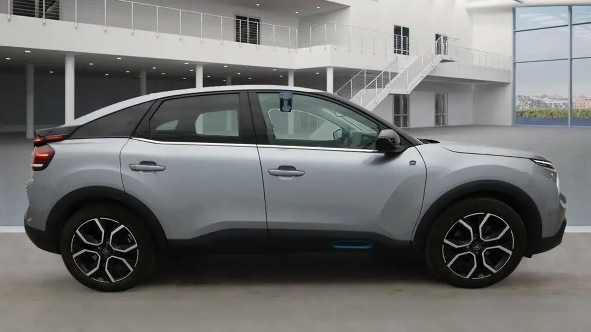 2022-citroen-c4-e-shine-big-4