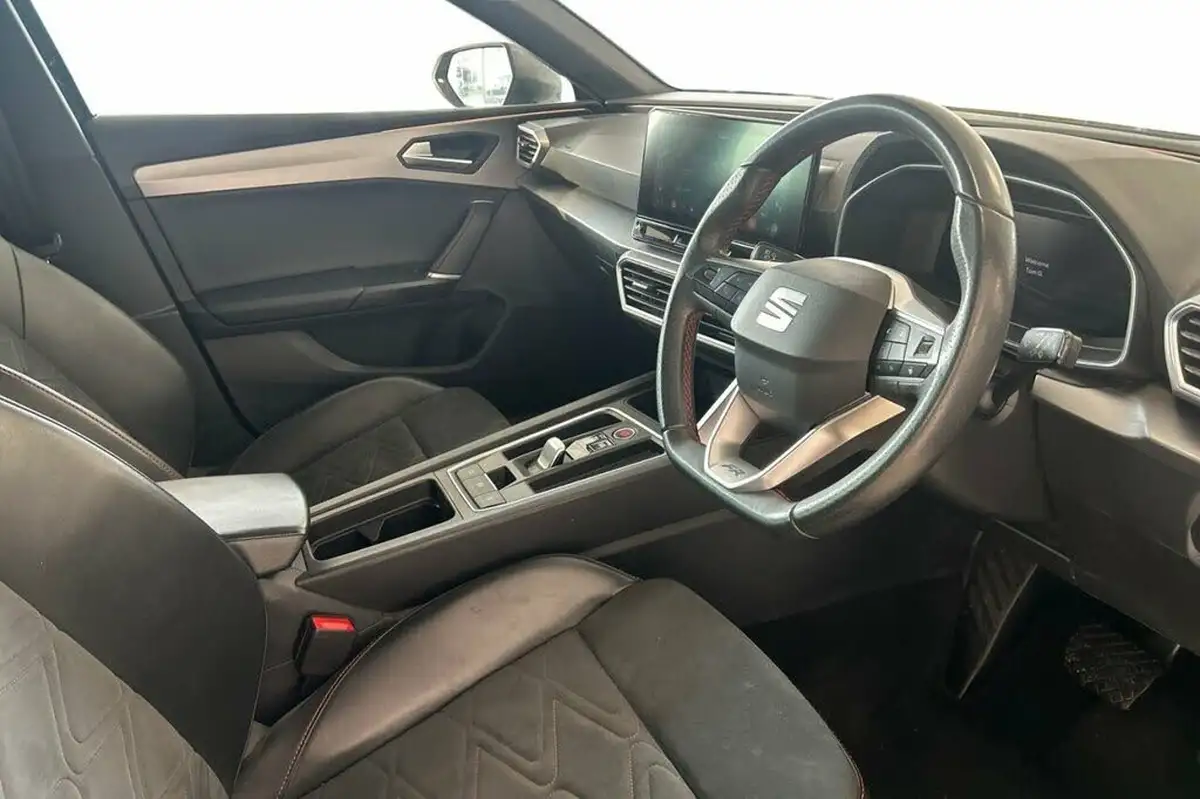 2022-seat-leon-big-6