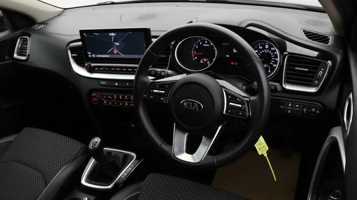 2021-kia-ceed-15-t-gdi-3-hatchback-big-8