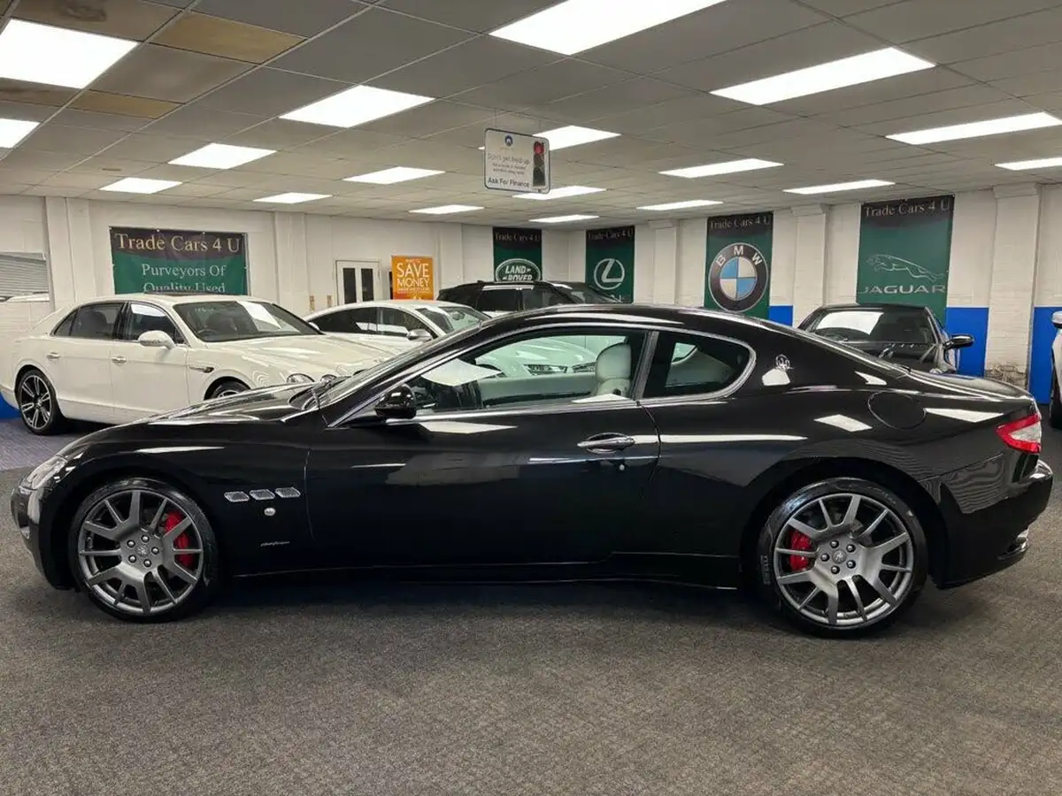2016-maserati-granturismo-42-big-6