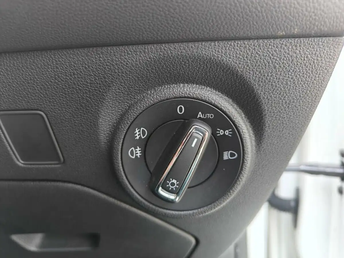 2018-seat-leon-14-tsi-fr-technology-estate-5d-big-44
