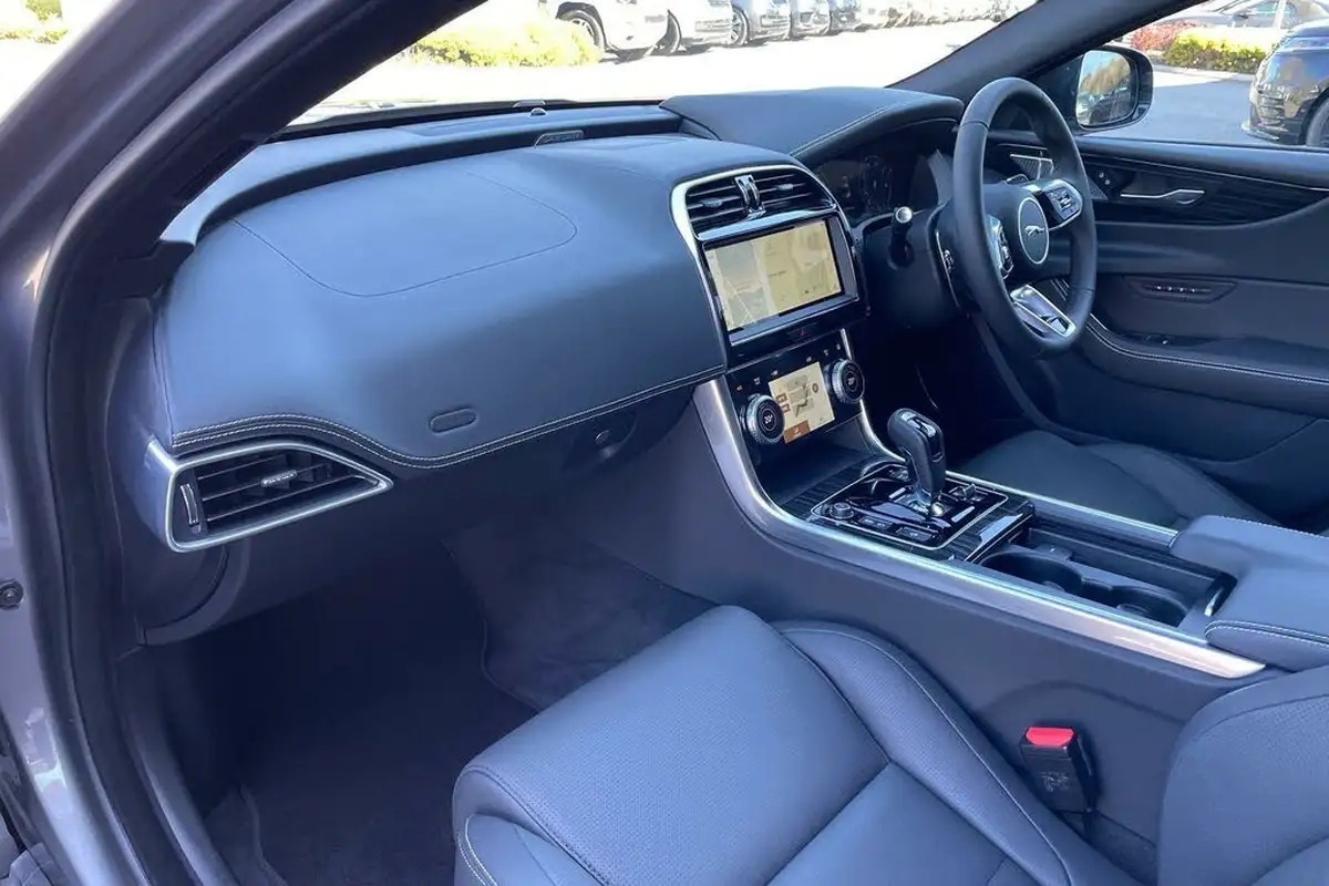 2023-jaguar-xe-20-p250-r-dynamic-hse-black-big-47