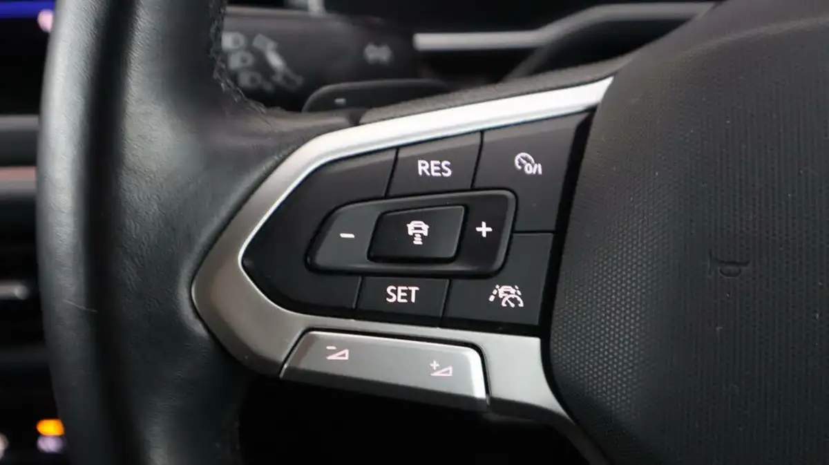 2022-volkswagen-taigo-10-tsi-r-line-dsg-big-22