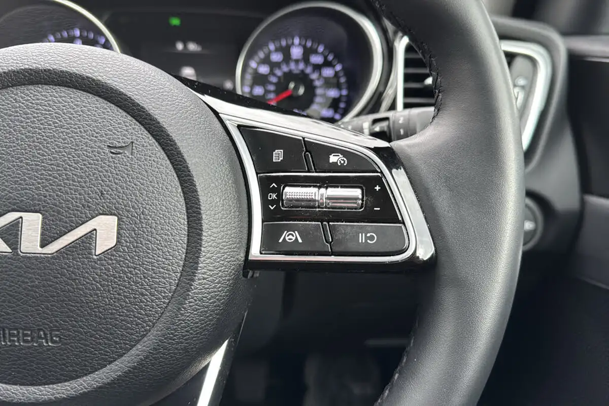 2024-kia-ceed-15-t-gdi-3-hatchback-big-16