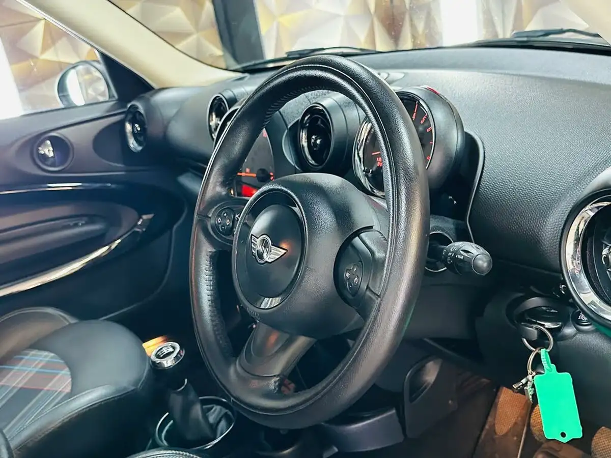 2015-mini-paceman-16-cooper-big-16