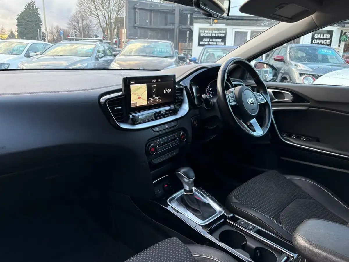 2020-kia-xceed-14-t-gdi-3-dct-big-16