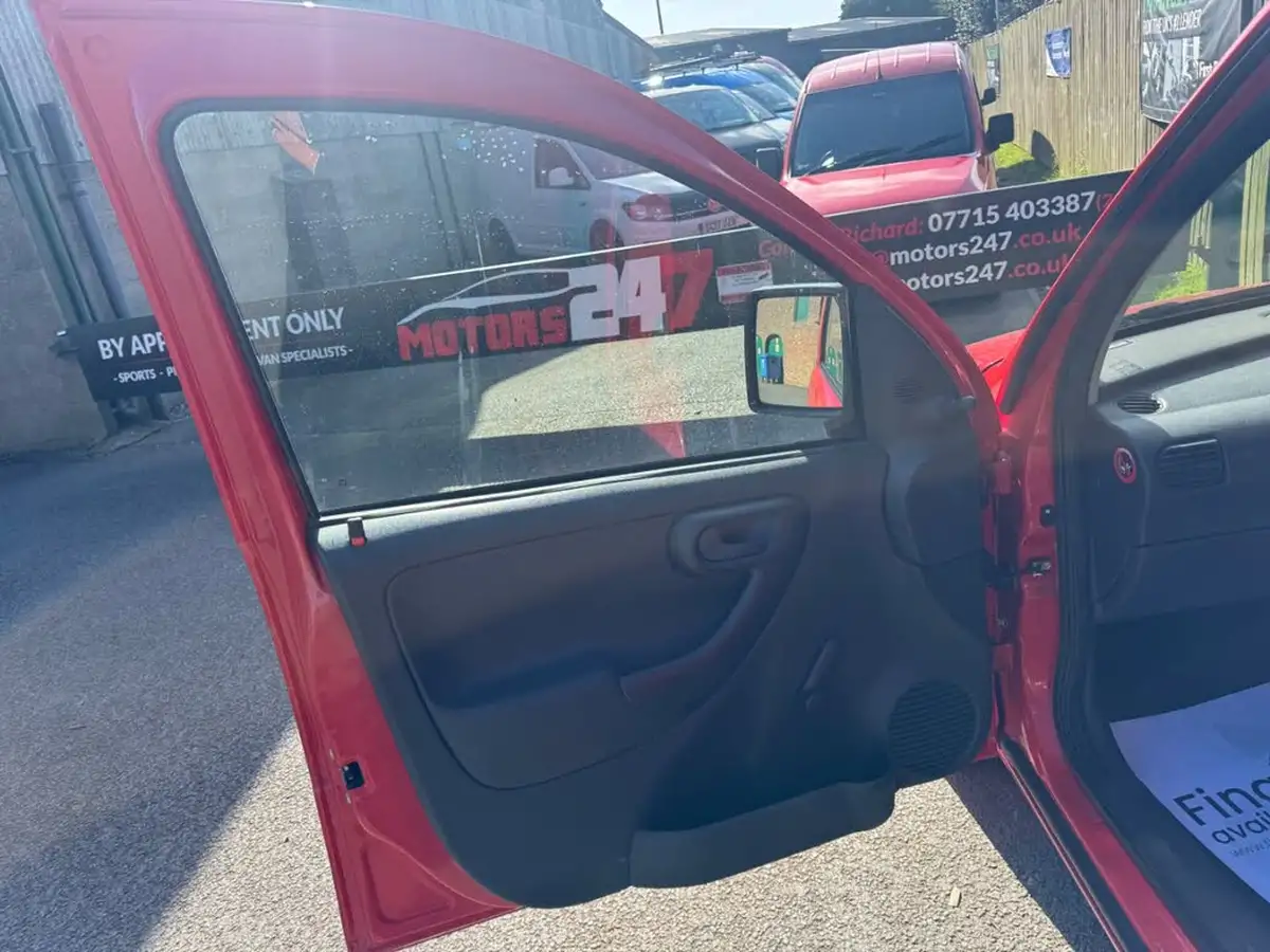 2010-vauxhall-combo-13td-1700-panel-big-38