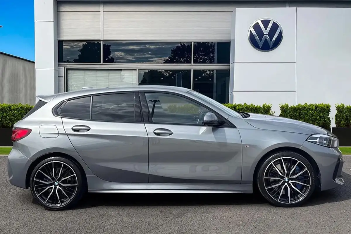 2023-bmw-1-series-15-118i-m-sport-lcp-dct-big-2