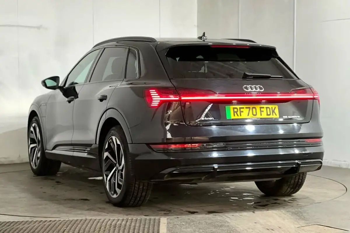 2021-audi-e-tron-55e-black-edition-station-wagon-big-18