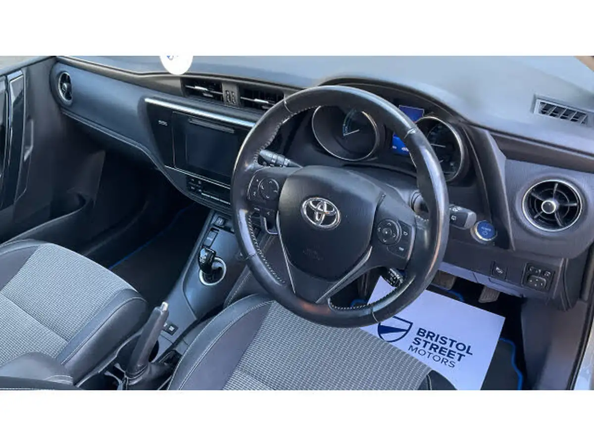 2016-toyota-auris-18-vvt-i-hsd-excel-leather-hatchback-big-10