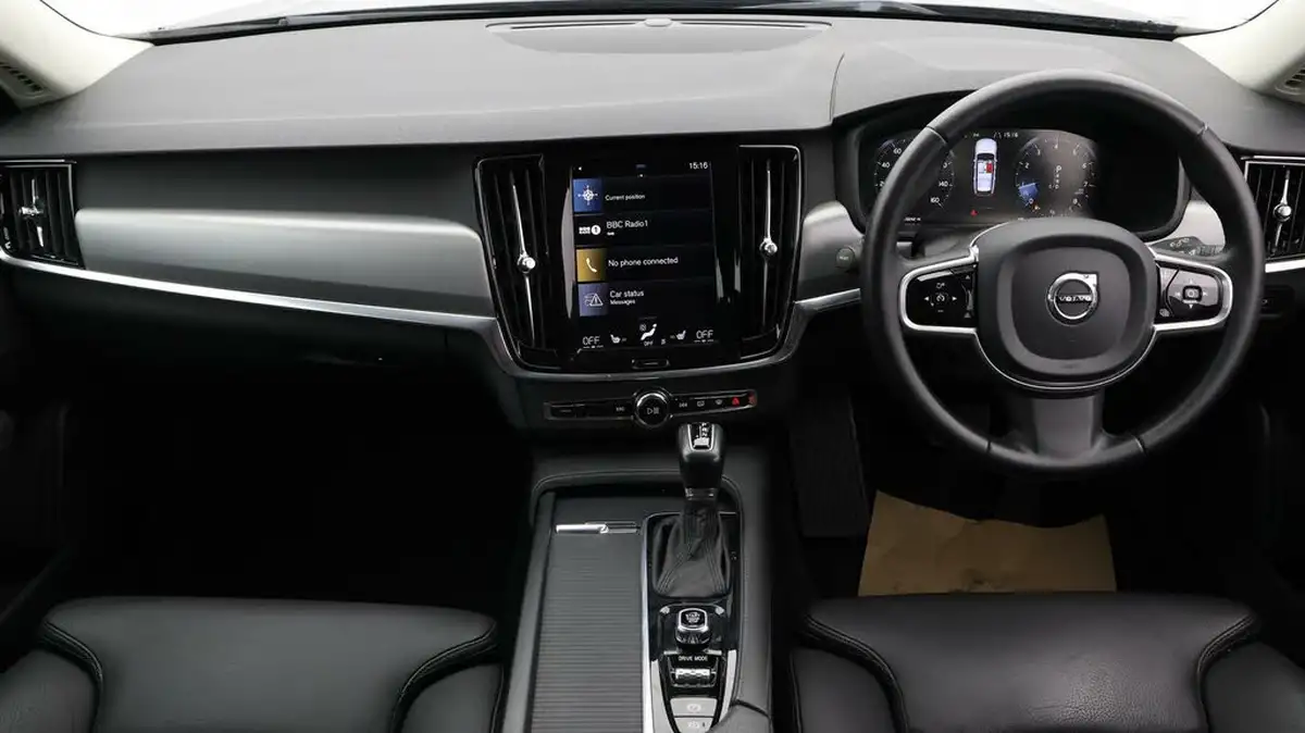 2020-volvo-v90-20-t4-momentum-plus-big-12