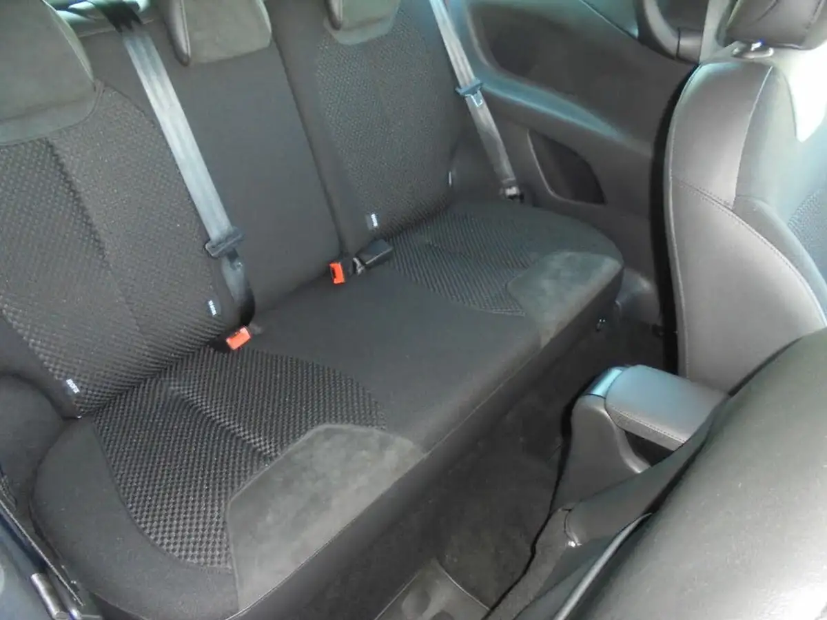 2014-citroen-ds3-16bluehdi-dsire-plus-big-11