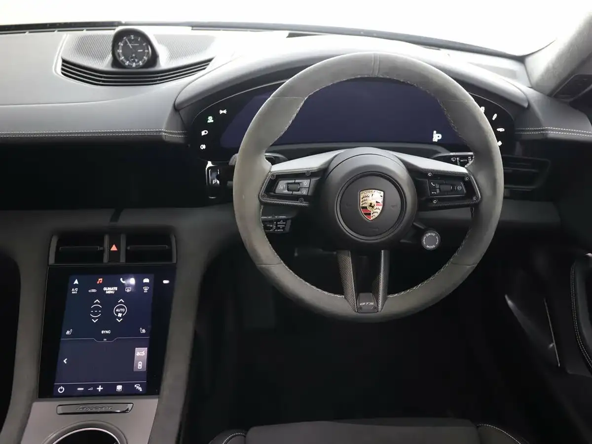 2023-porsche-taycan-e-gts-sport-turismo-big-22