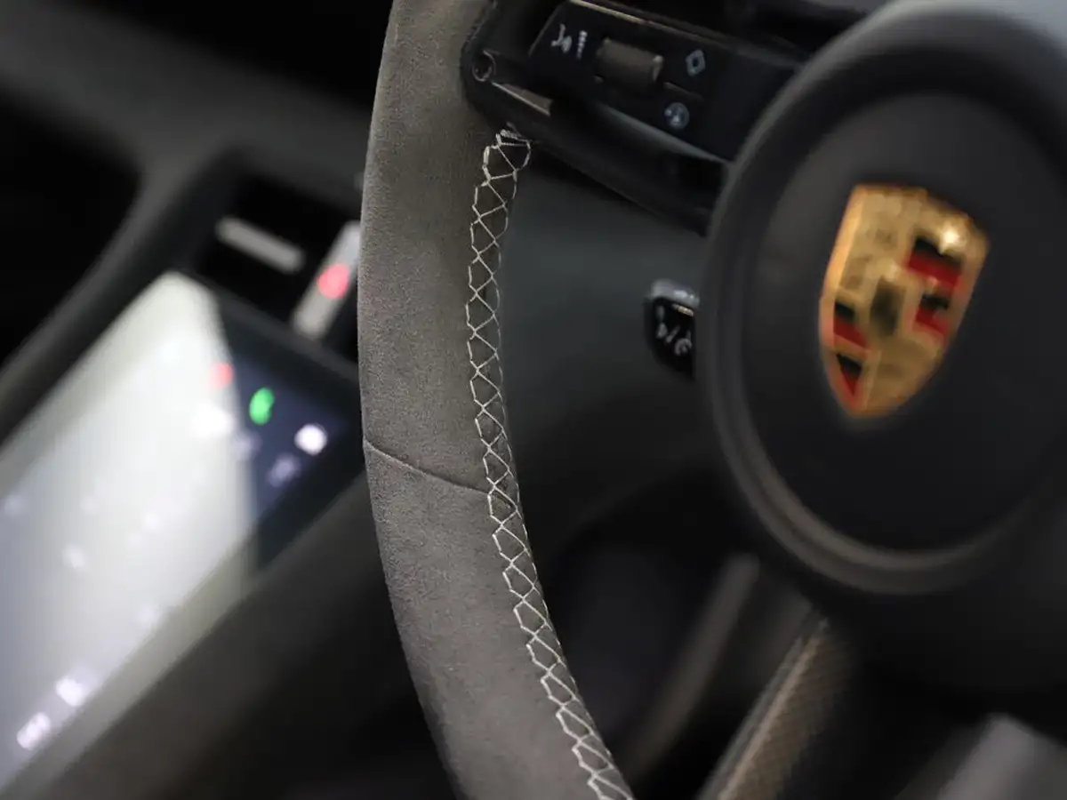 2023-porsche-taycan-e-gts-sport-turismo-big-26
