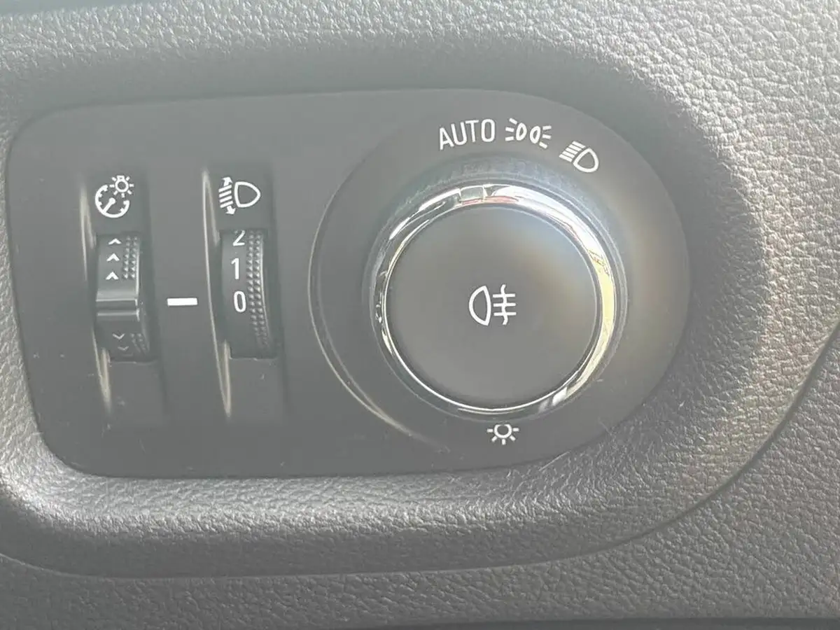 2018-vauxhall-astra-14i-16v-turbo-sri-vx-line-nav-big-21