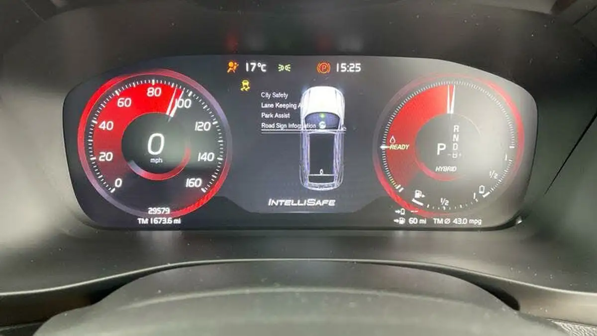 2022-volvo-xc40-15-t4-plus-big-23