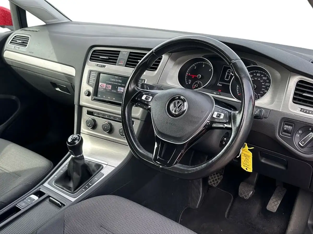 2016-volkswagen-golf-16tdi-match-edition-hatchback-3d-big-4