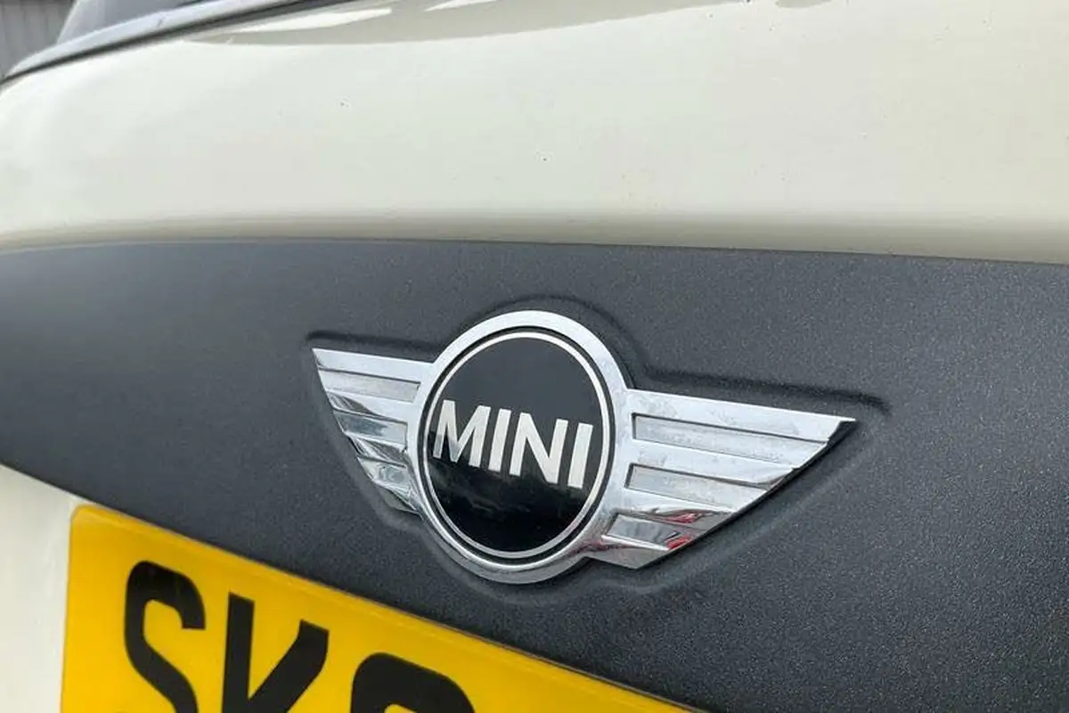 2016-mini-cooper-15td-one-d-3d-big-39