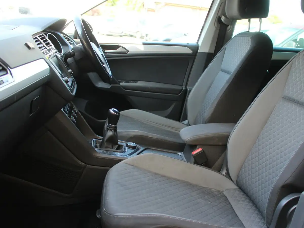 2017-volkswagen-tiguan-20tdi-se-150ps-4motion-bmt-ss-big-19