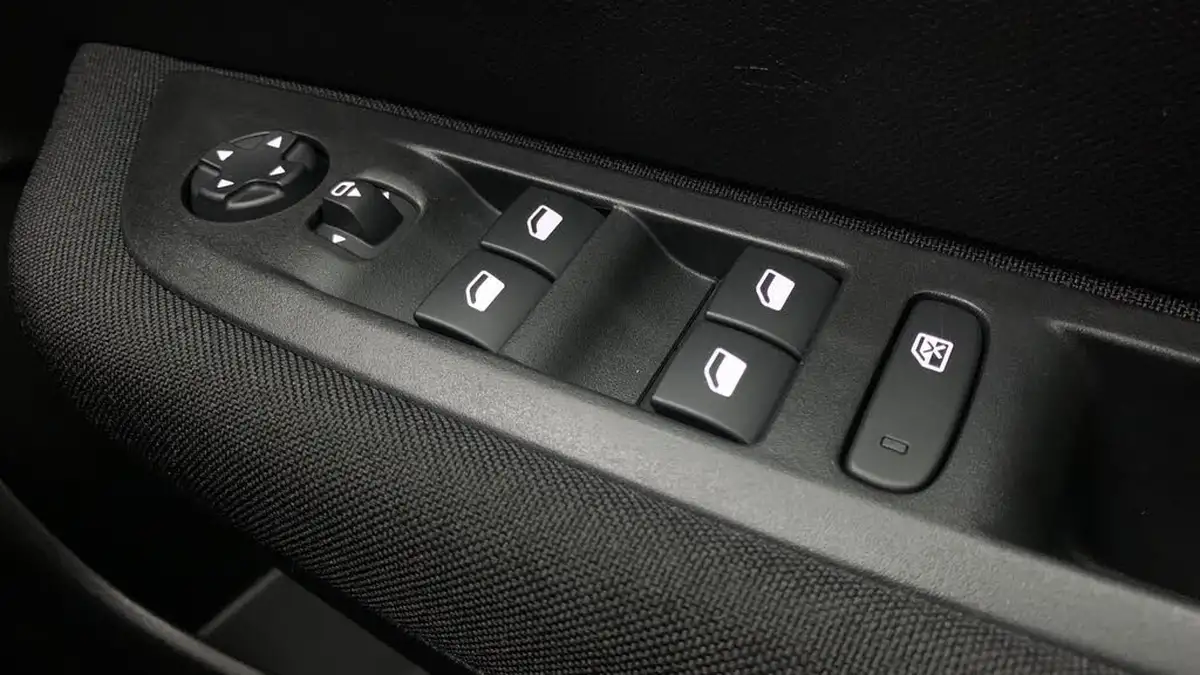 2022-peugeot-208-12-puretech-active-premium-75ps-big-36