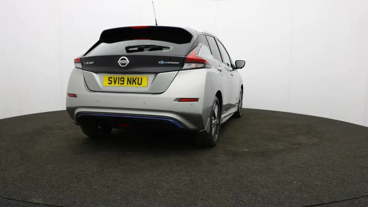 2019-nissan-leaf-e-tekna-big-74