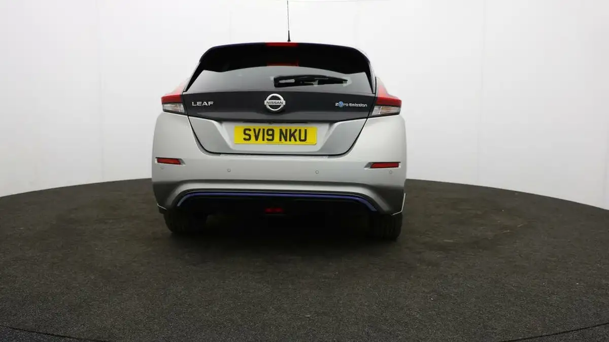 2019-nissan-leaf-e-tekna-big-5