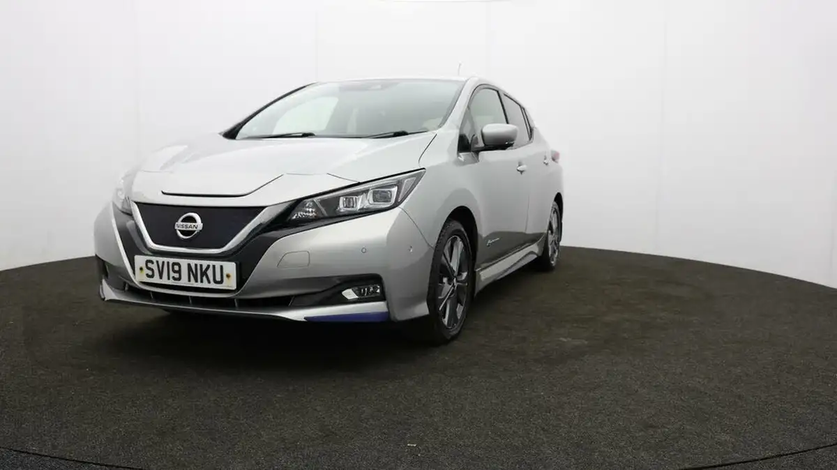 2019-nissan-leaf-e-tekna-big-50