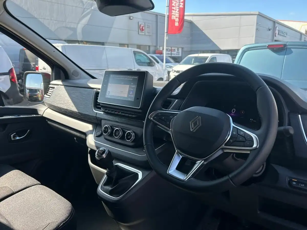 2025-renault-trafic-20dci-ll30-150-extra-sport-panel-big-4