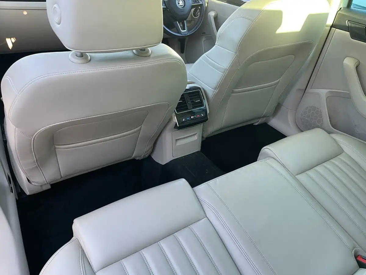 2018-skoda-superb-20tdi-scr-laurin-klement-190ps-estate-dsg-big-18