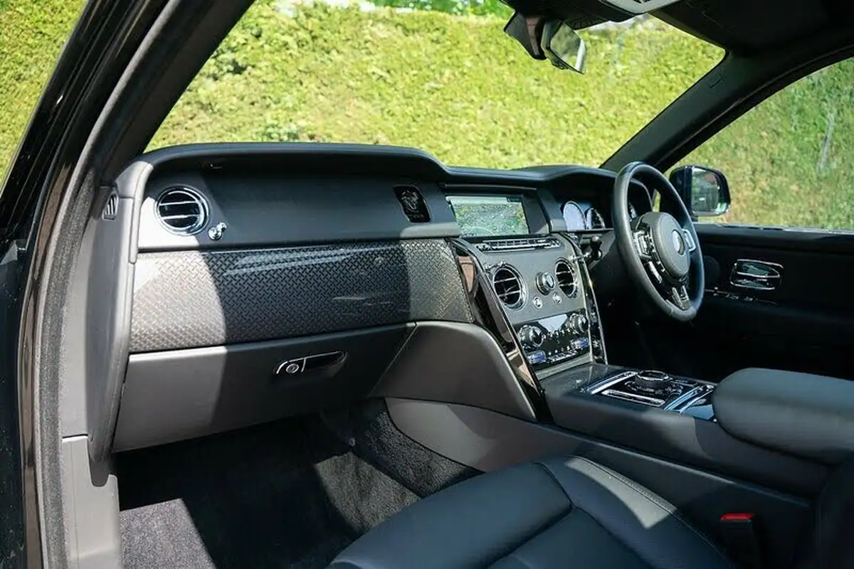 2023-rolls-royce-cullinan-675-black-badge-big-19