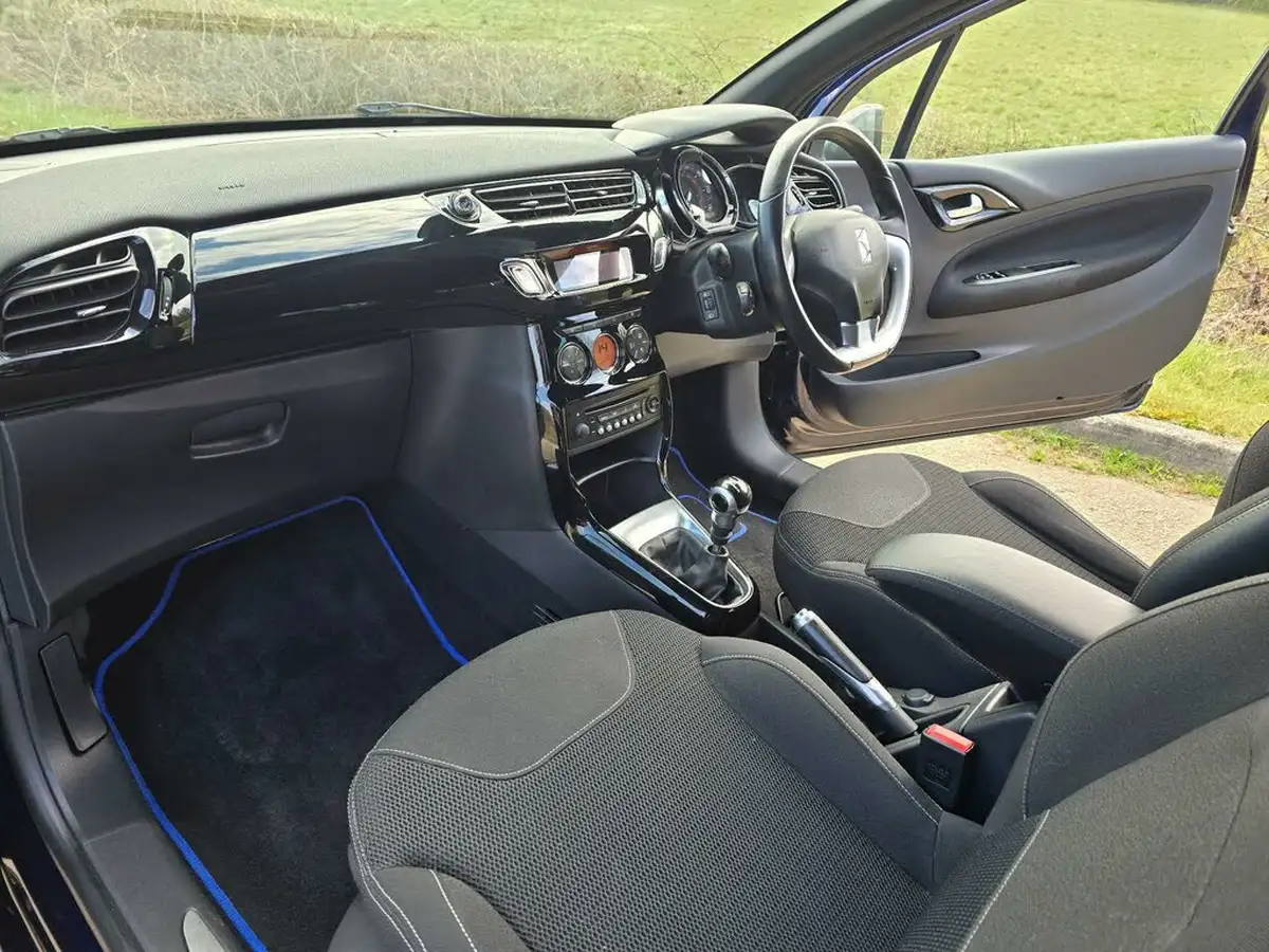 2015-citroen-ds3-12-dstyle-plus-big-28